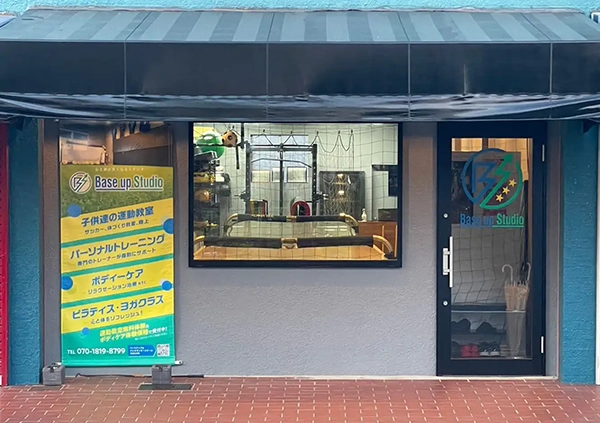 タペストリー制作：店舗用　パーソナルトレーニングジム　Base up Studio　様