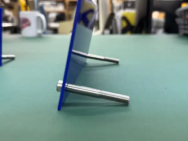 道具商の卓上ネームスタンドの作成　伊丹電材株式会社　様